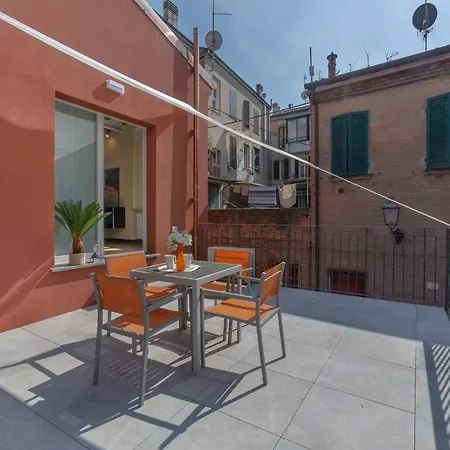 Guesthost - Casa Dell'archivolto Con Garage * フェラーラ