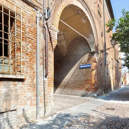 Guesthost - Casa Dell'archivolto Con Garage * フェラーラ