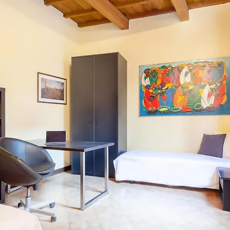 Guesthost - Casa Dell'archivolto Con Garage フェラーラ