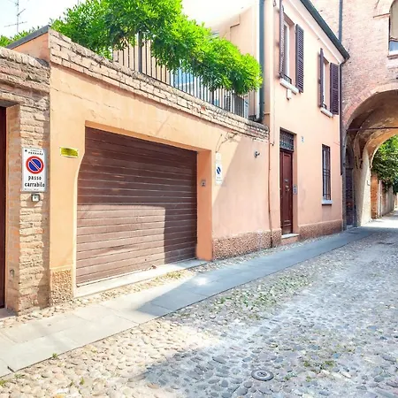 Guesthost - Casa Dell'archivolto Con Garage * フェラーラ