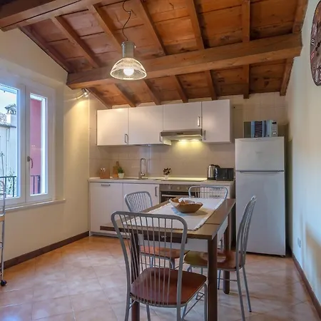 Lägenhet Guesthost - Casa Dell'archivolto Con Garage *