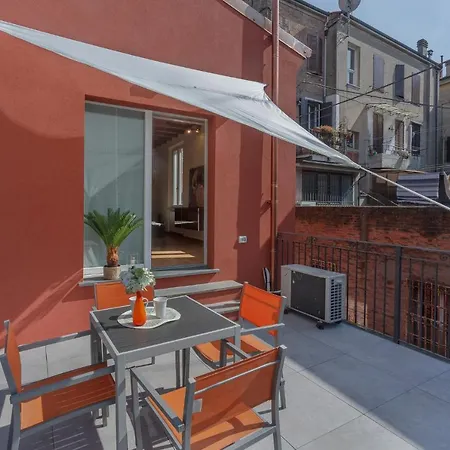 Guesthost - Casa Dell'archivolto Con Garage Lägenhet