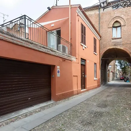Guesthost - Casa Dell'archivolto Con Garage 아파트 *