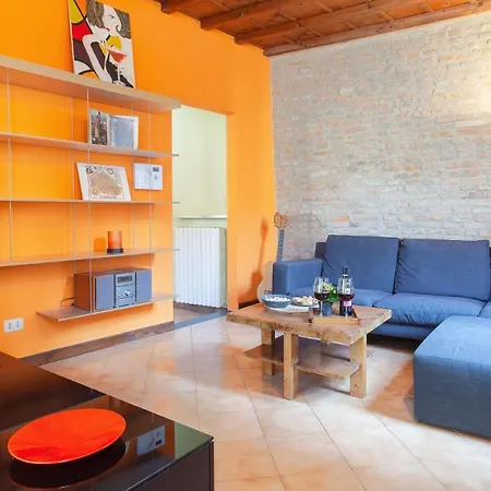 Guesthost - Casa Dell'archivolto Con Garage * Ferrara