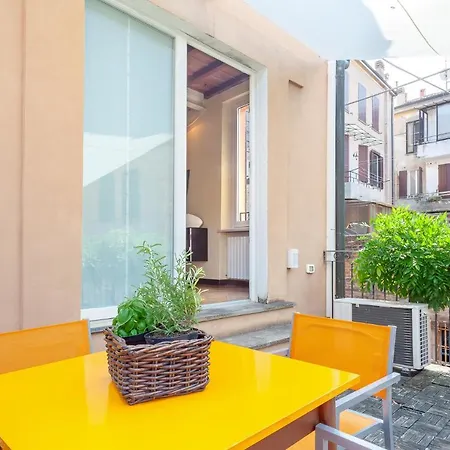 Guesthost - Casa Dell'archivolto Con Garage Lägenhet Ferrara