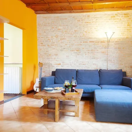 Guesthost - Casa Dell'archivolto Con Garage Apartamento *