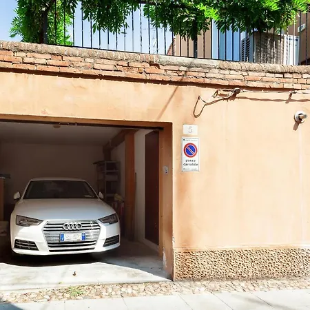 Apartamento Guesthost - Casa Dell'archivolto Con Garage Ferrara