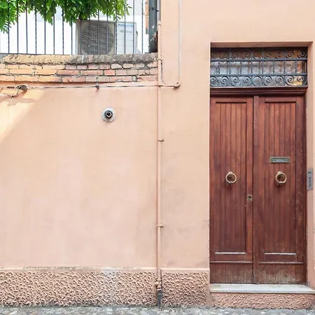 Guesthost - Casa Dell'archivolto Con Garage Lägenhet