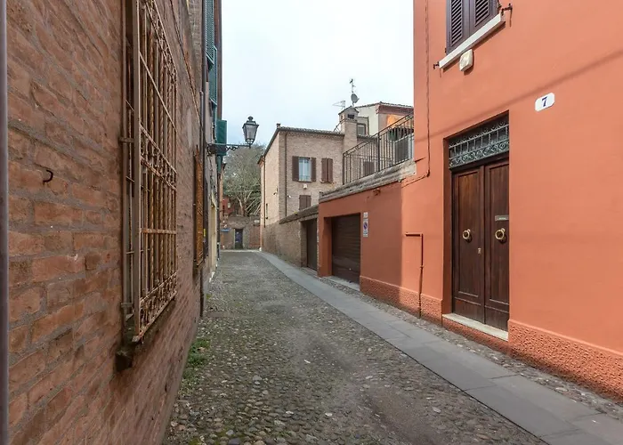 Guesthost - Casa Dell'archivolto Con Garage 아파트 페라라