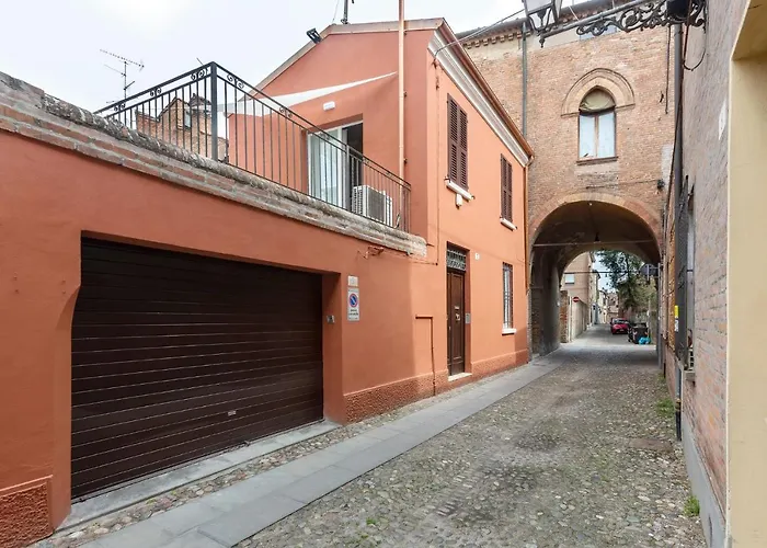 Guesthost - Casa Dell'archivolto Con Garage 아파트 *