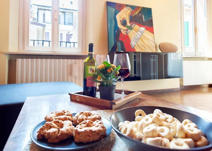 Guesthost - Casa Dell'archivolto Con Garage 아파트 *