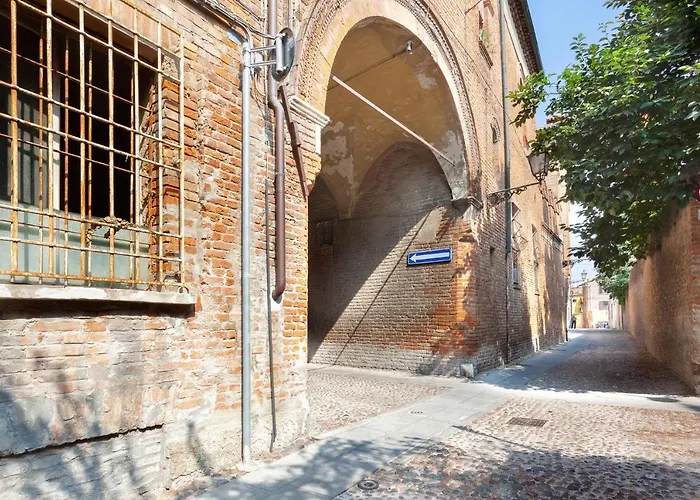 Guesthost - Casa Dell'archivolto Con Garage * Ferrara