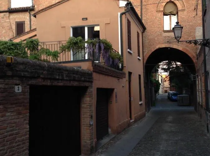 Guesthost - Casa Dell'archivolto Con Garage Apartament *