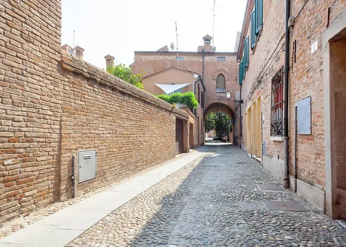 Guesthost - Casa Dell'archivolto Con Garage 아파트 *